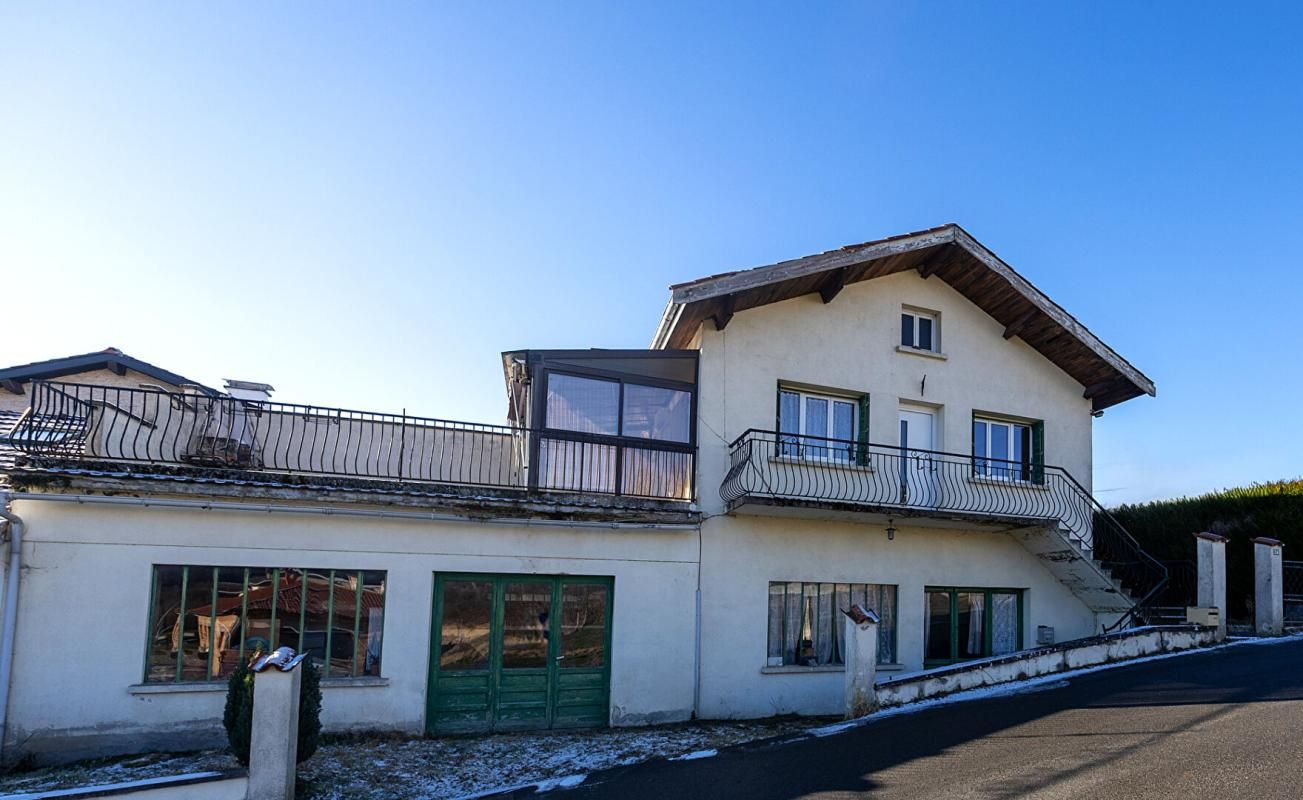 Villa sur terrain possédant 2 grands ateliers