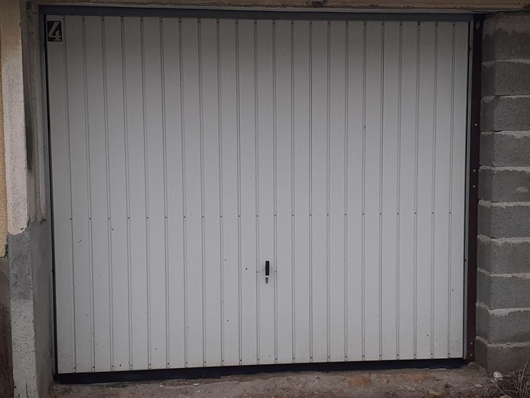 Parking / box Bauge En Anjou 125 m2
