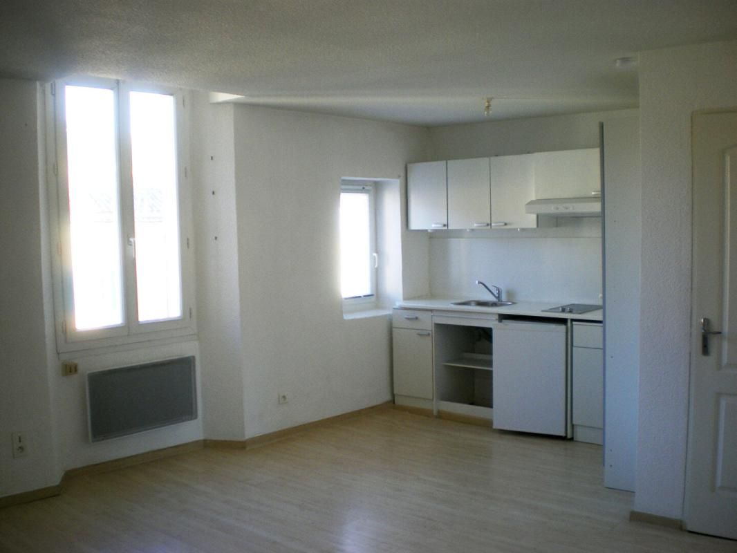 STUDIO 27 m² vendu loué - 380