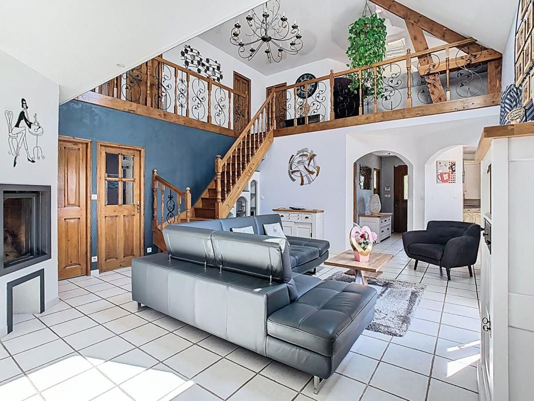 PAVILLON INDEPENDANT - 180M² - 4 CHAMBRES - 2 BUREAUX - 1 DOUBLE GARAGE - 2 GRANDES DEPENDANCES - JARDIN - 60290 CAUFFRY