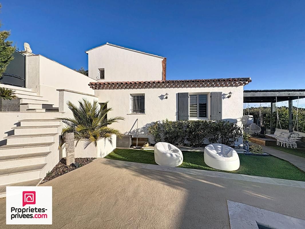 VILLA T5 AVEC PISCINE ET GARAGES