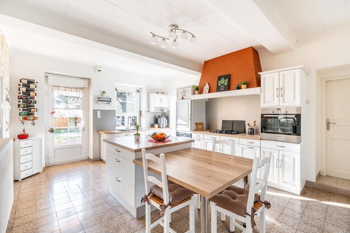 Maison Jons limite Jonage 5 pièce(s) 170 m2