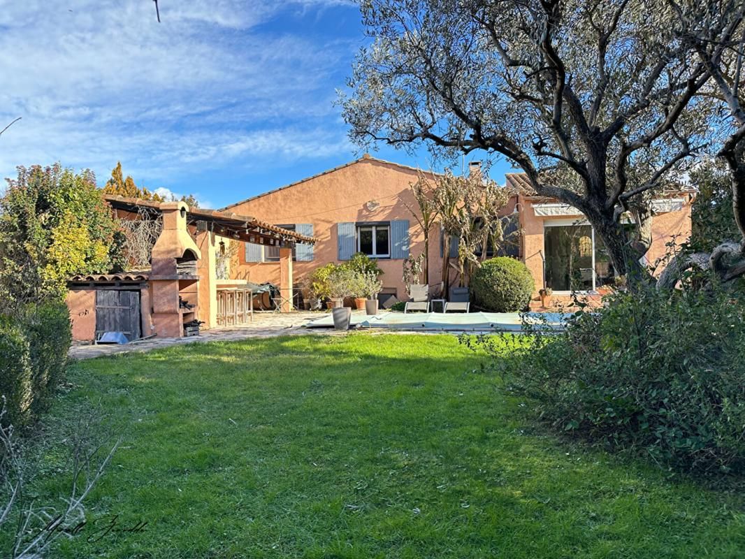 Jonquieres Saint Vincent maison 6 pièces110 m² , 4 chambres garage piscine et pool house