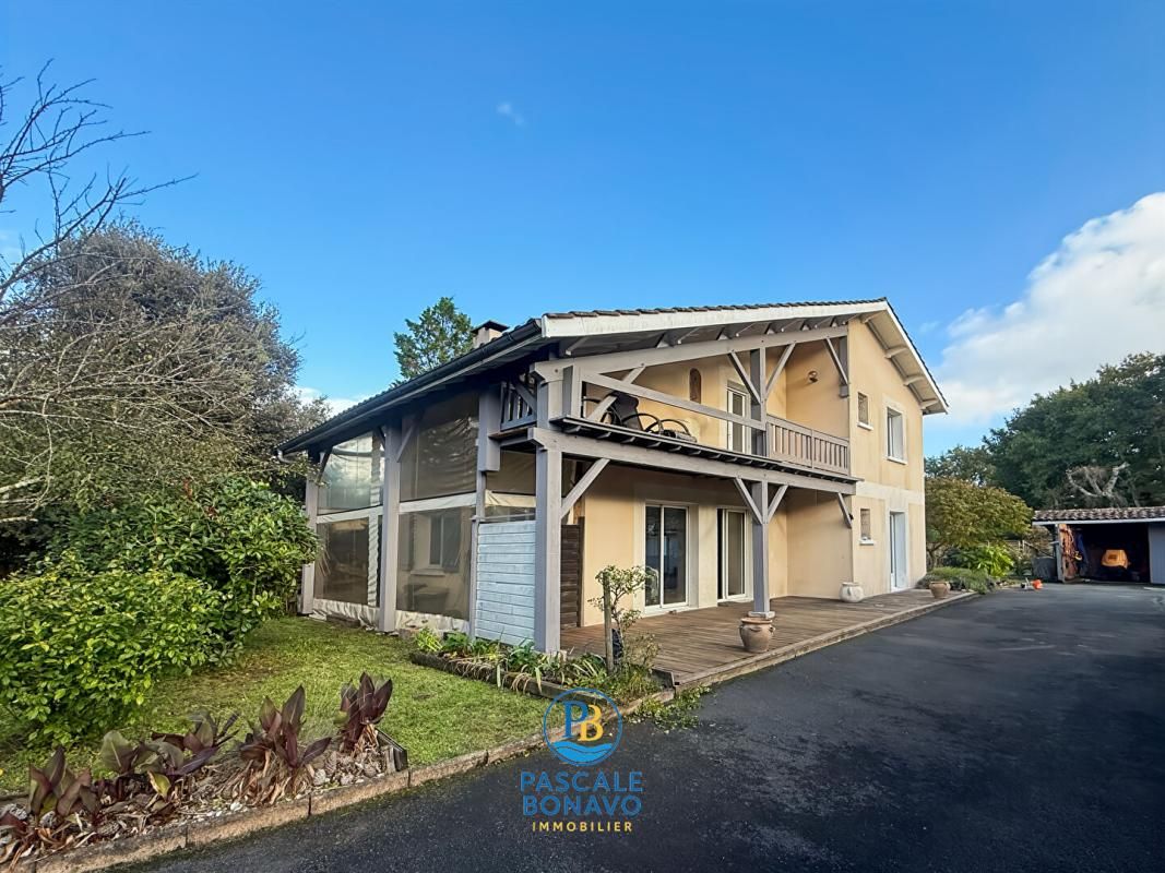 Maison 5 pièces 140m2 Piscine sur 2300m2 de terrain clos