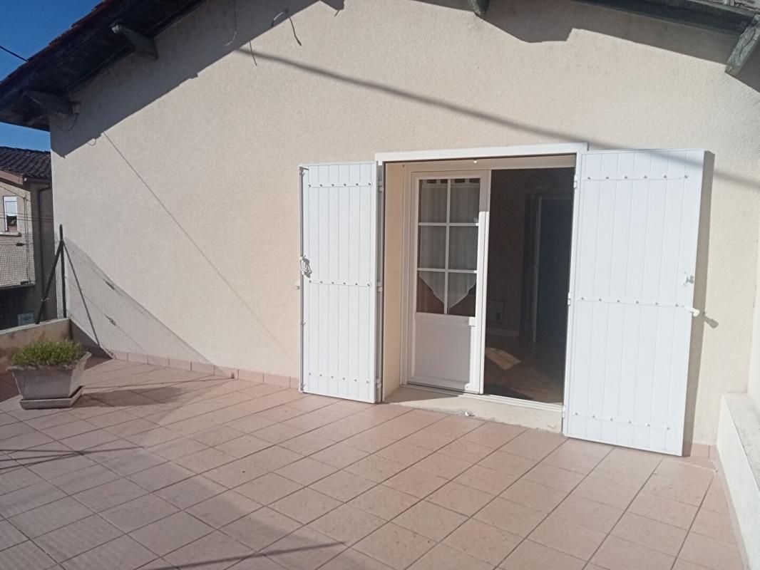 CHATEAUBERNARD Maison Chateaubernard 7 pièce(s) 106 m2 4