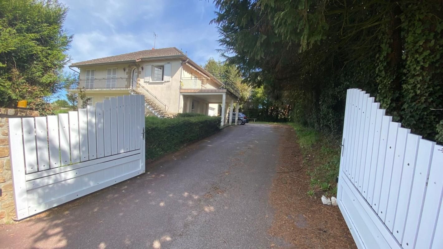 Maison Familiale sur terrain de 1385 m2, surface au sol de 191m2