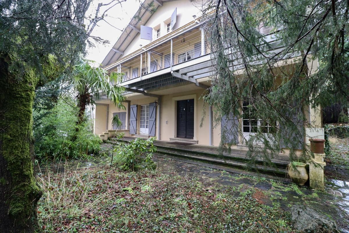 Belle demeure de caractère -298 m² - Brassac