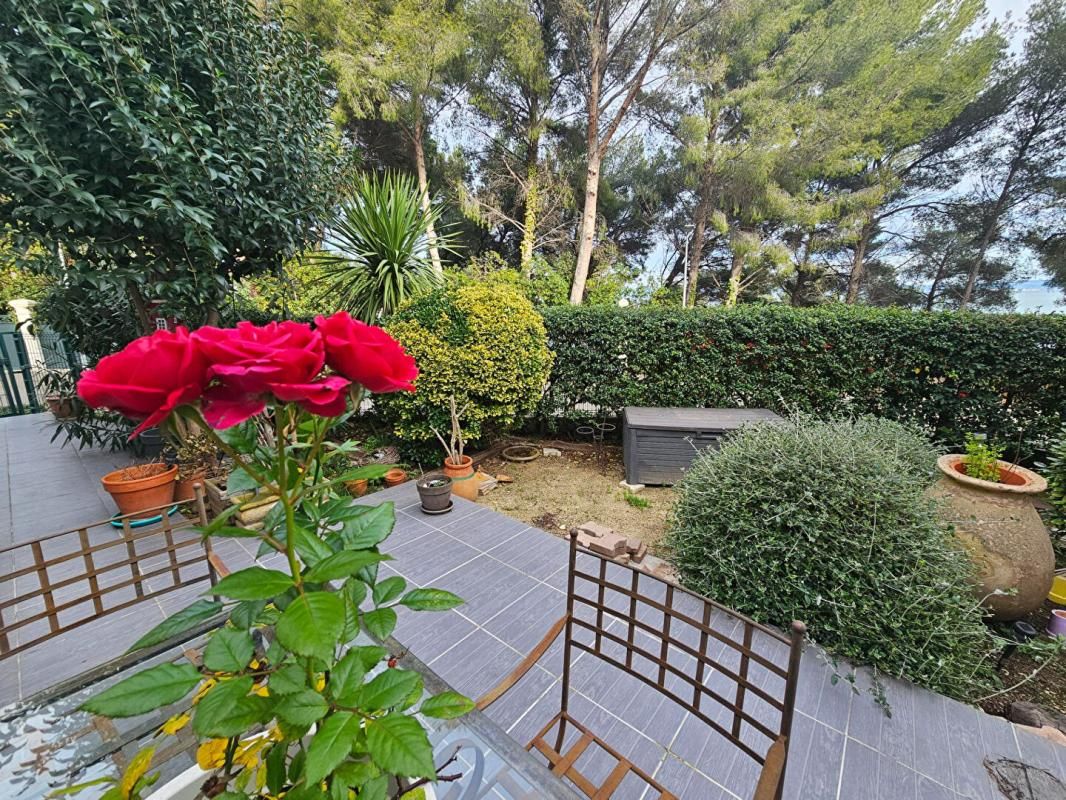 Appartement Duplex 6 pièce(s) de 110 m2(156m2) avec jardin et terrasses sans Vis à Vis vu sur l'Etang