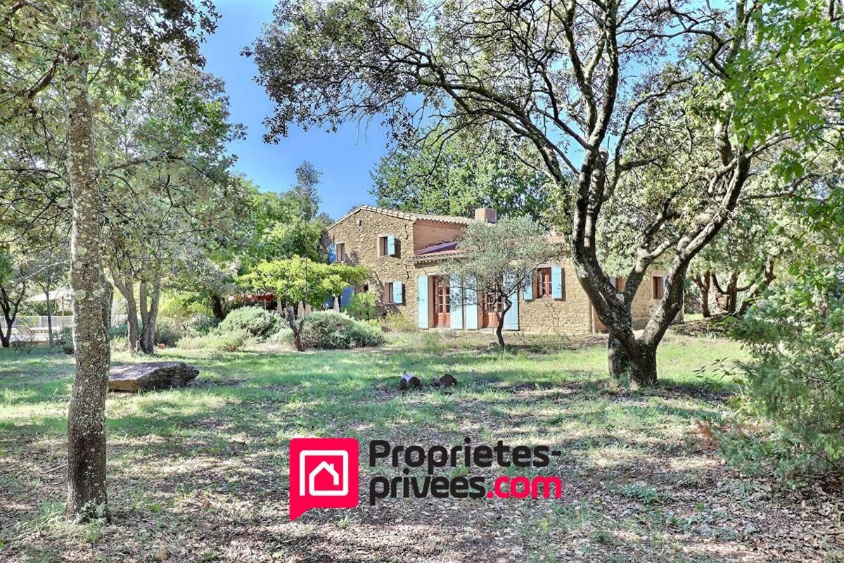 Uzès, proche , petit Mas sur 5000 m2 de terrain
