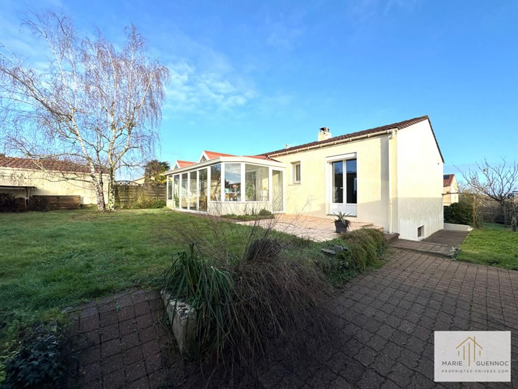 Maison individuelle 6 pièces Basse-Goulaine avec double garage, cave et atelier