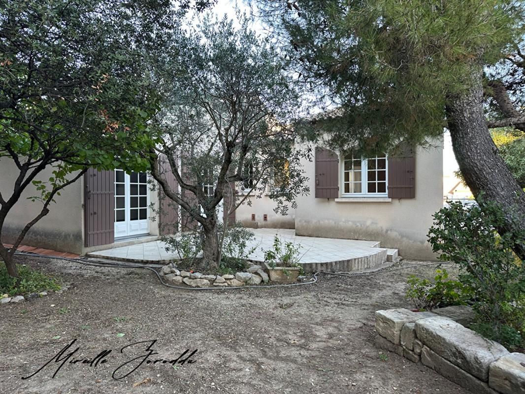 A VENDRE BEAUCAIRE Maison 4 pièces 96 m², terrasse et garage