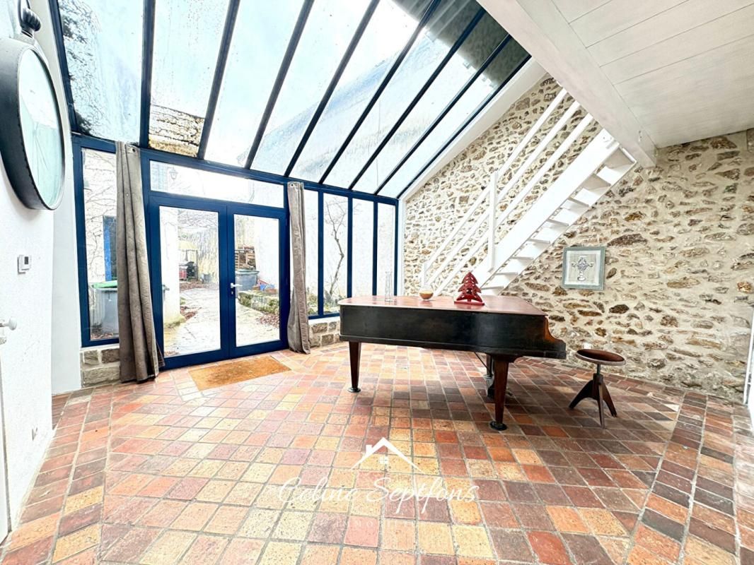 Maison - centre de Linas - Env. 200m2 - grand jardin