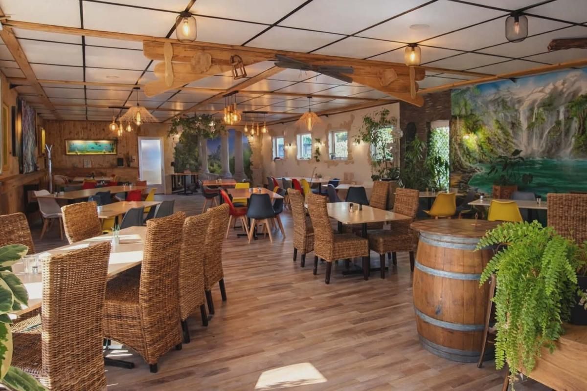 SAINT MARTIN DE LA PLACE - MURS COMMERCIAUX LIBRES 272 m2