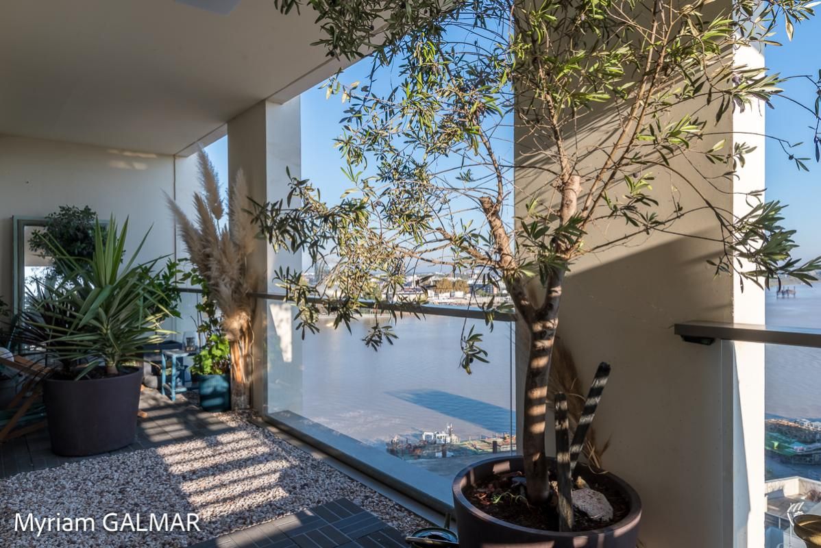 Incroyable vue panoramique pour ce T3 avec grande loggia proche de toutes commodités