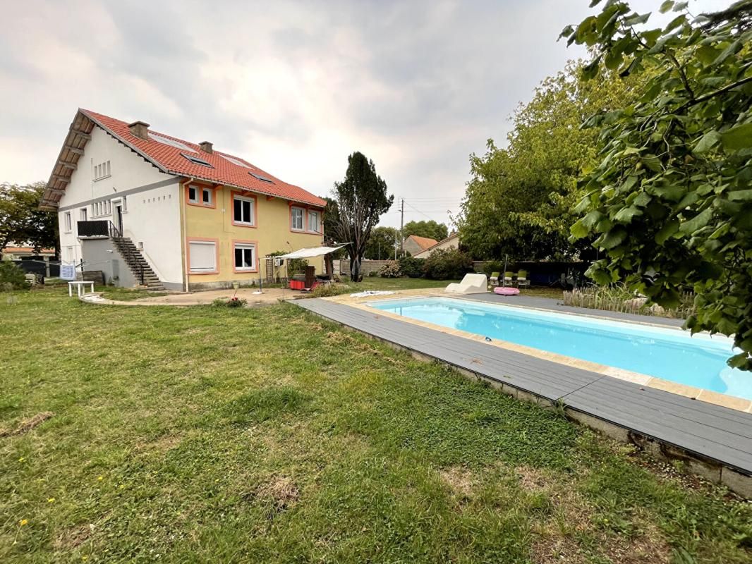 Maison familiale avec piscine et revenus locatifs ? Paimboeuf (44560)