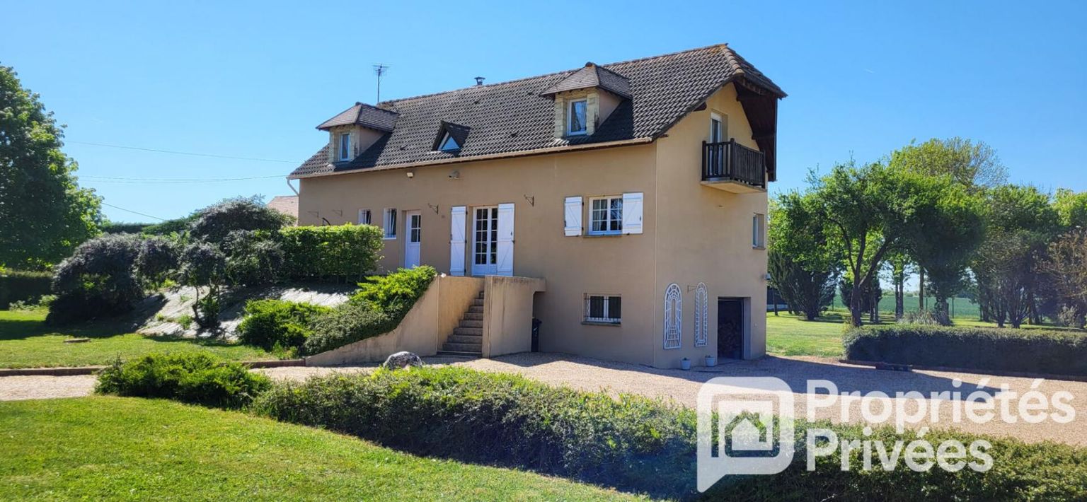 Maison traditionnelle sur grand terrain plat à Verneuil D Avre Et D Iton