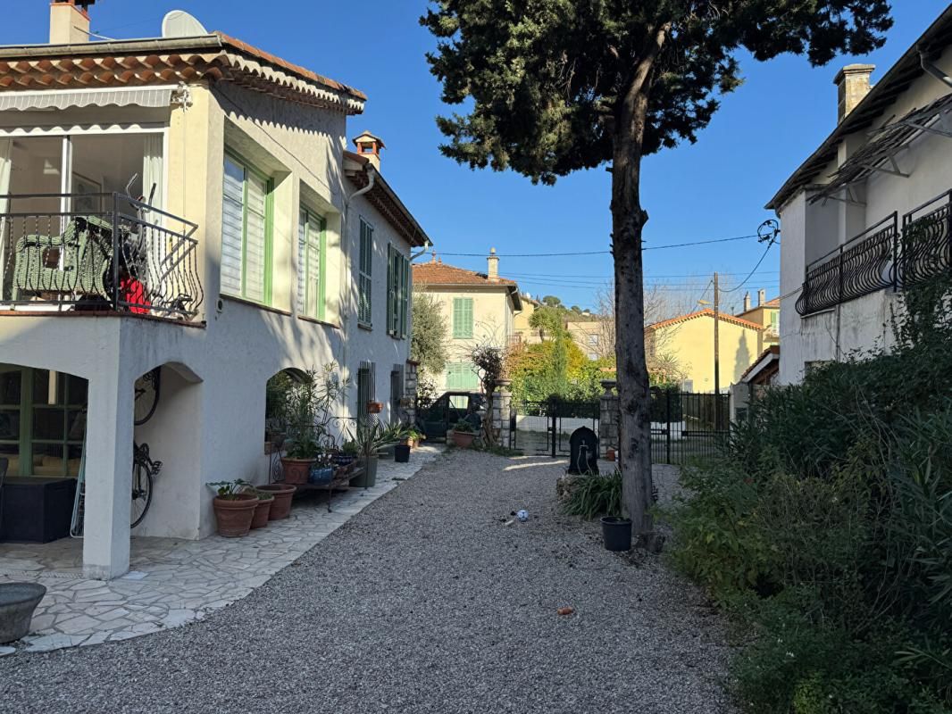 Vence centre ville, Maison 5 pièces 114 m2
