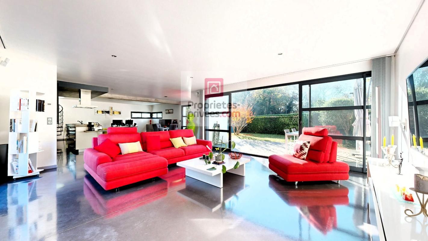 Dept 33 - Eysines Montalieu- Maison d'Architecte d'Exception - 4 pièce(s) 138 m2 avec terrasses, piscine, et son jardin arboré de 444m2