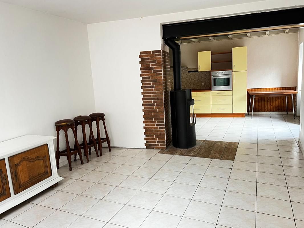 Maison 6 pièces, 97 m² + dépendances en pierres