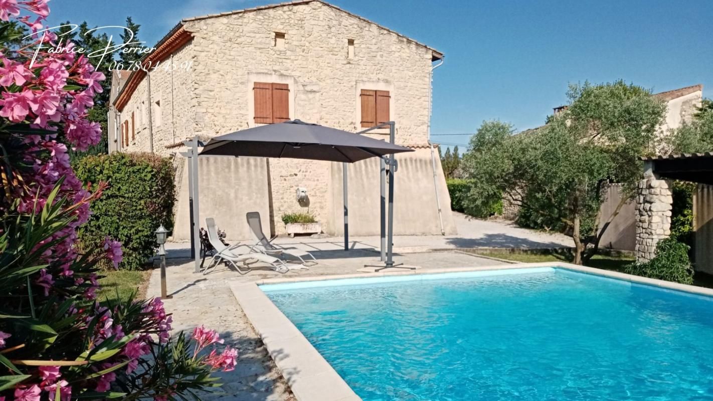 Maison en pierre avec Piscine et Terrain