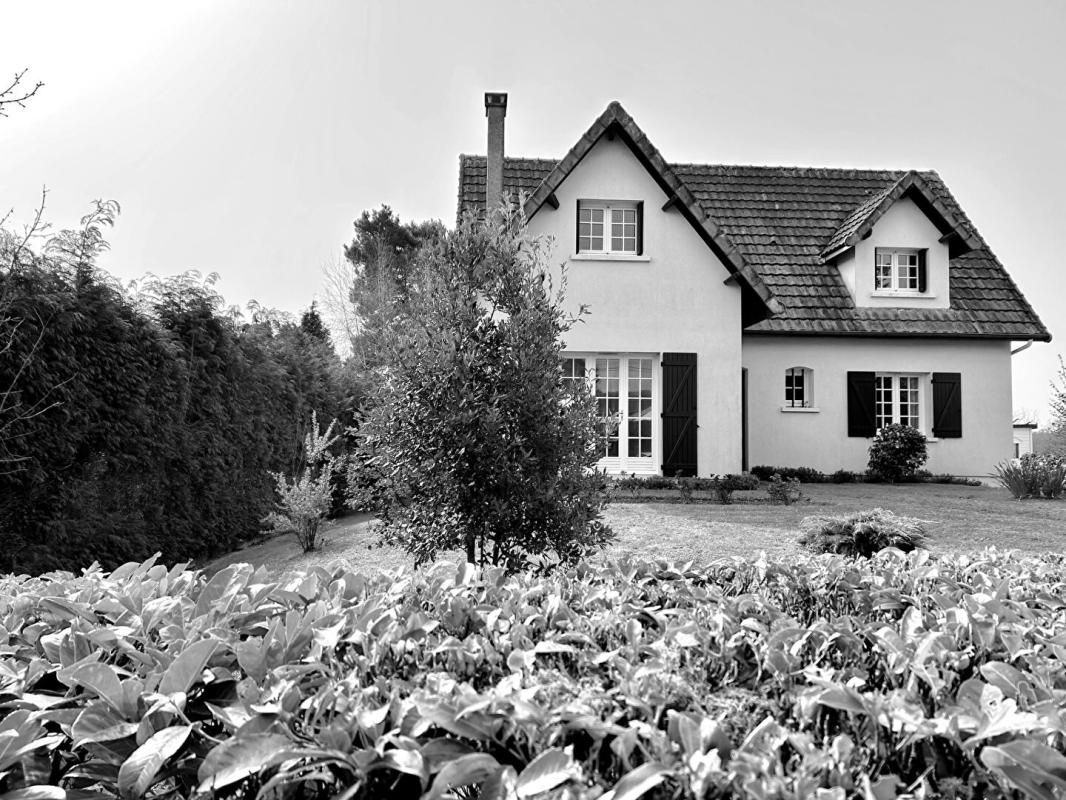 Maison familiale lumineuse 3 chambres + 1 bureau - 2 SDE - terrain 1200 m2