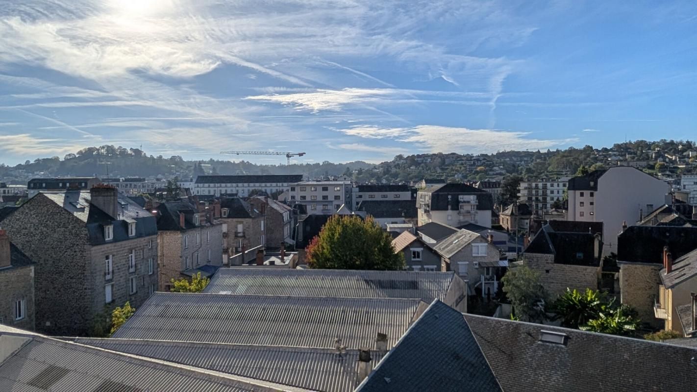 Brive hyper centre : Appartement T3 de standing au 4ème étage avec ascenseur -