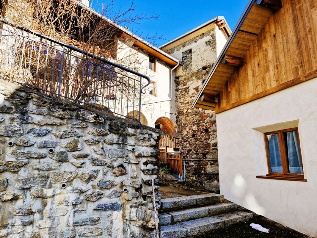 Appartement 6 pièce(s) 85 m2 (loi carrez) & 286 m² avec les dépendances