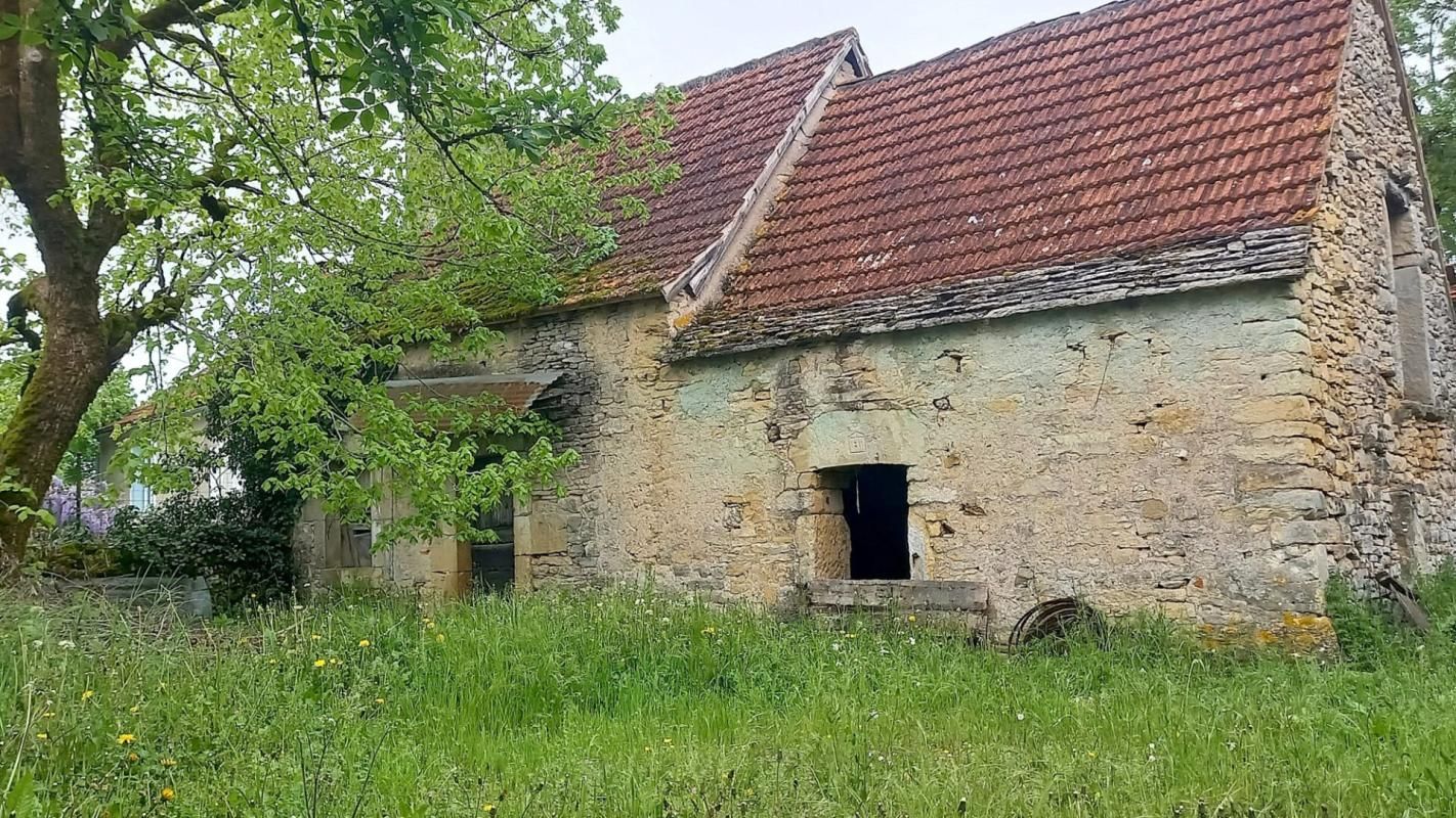 Ensemble immobilier en pierre 60m² 4 pièces à restaurer