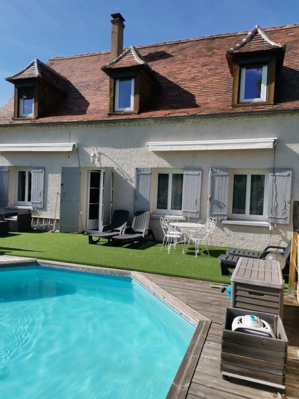 Maison Perigourdine 8 pieces sur grand terrain de 2914 m²