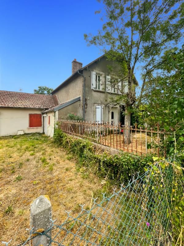 Charmante maison de village à Chezal-Benoît de 99 m2 3 chambres, dépendances et terrain