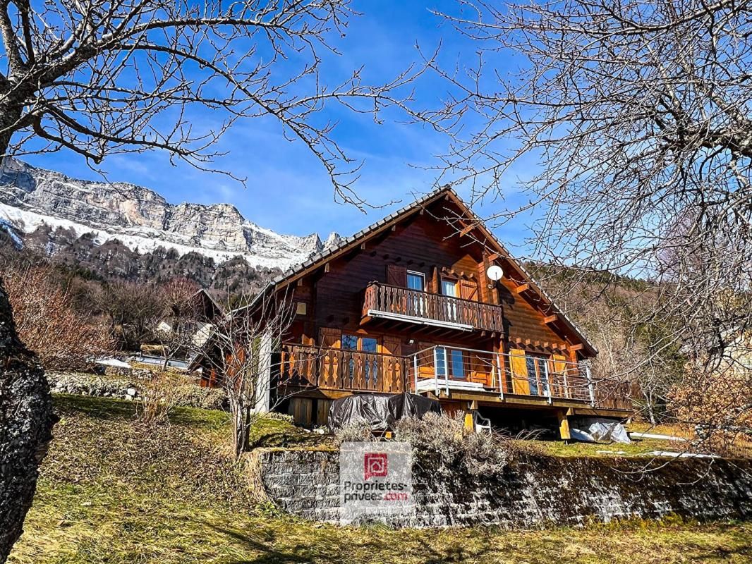 Plateau des Petites Roches (38660) - Chalet T6 en madriers + studio + carport + jardin
