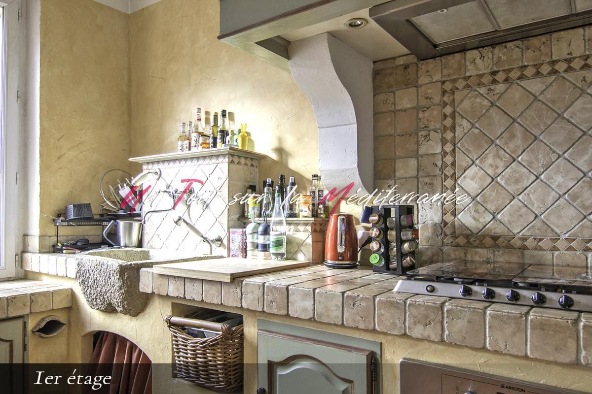 Maison de village avec jardinet-terrasse et garage à Puget Ville, 3 chambres, 147 m2 aménagés dont 130m2 habitables