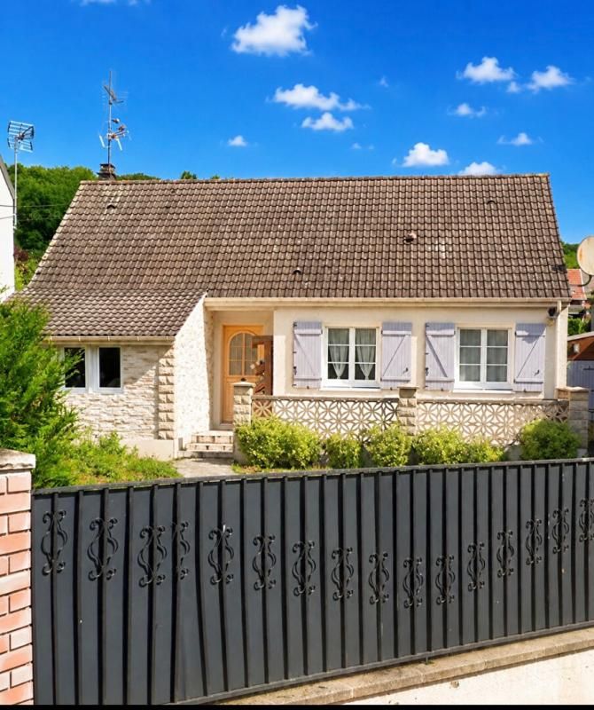 Maison de PLAIN-PIED à LARBROYE- 5 pièce(s) 96 m² + Jardin et Garage