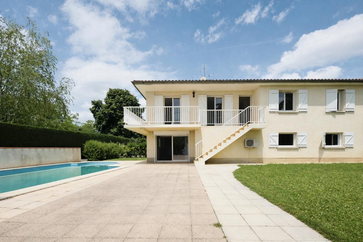 Maison 5 Pièces de 92 m2 avec piscine et garages à Laboutarié 81120