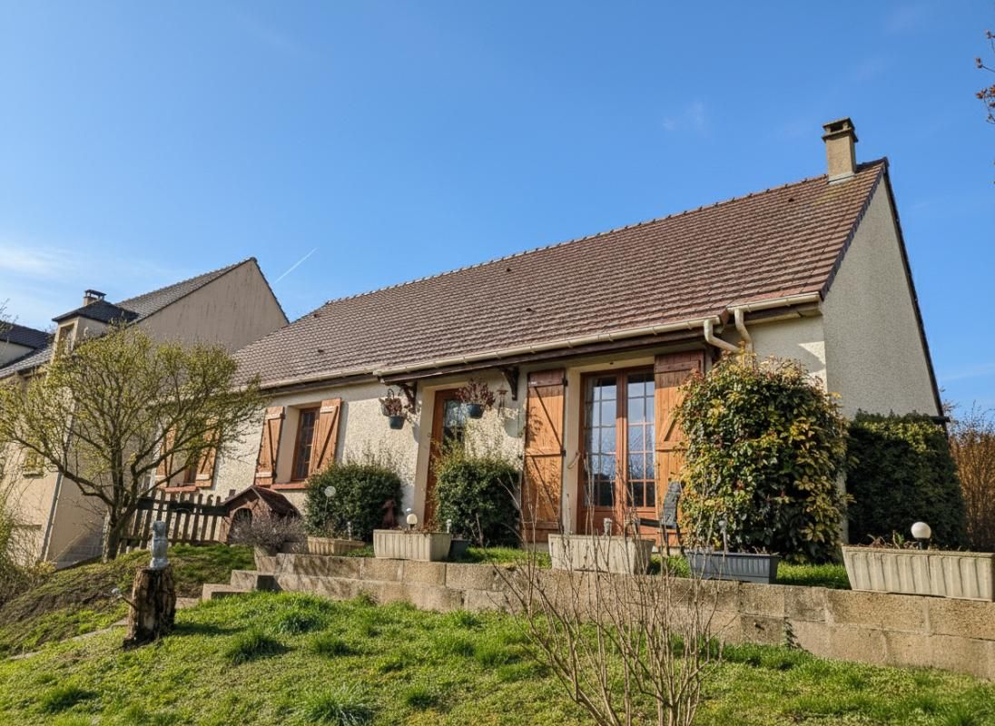 EXCLUSIVITE PROPRIETES-PRIVEES : Maison familiale à GAILLON-SUR-MONTCIENT