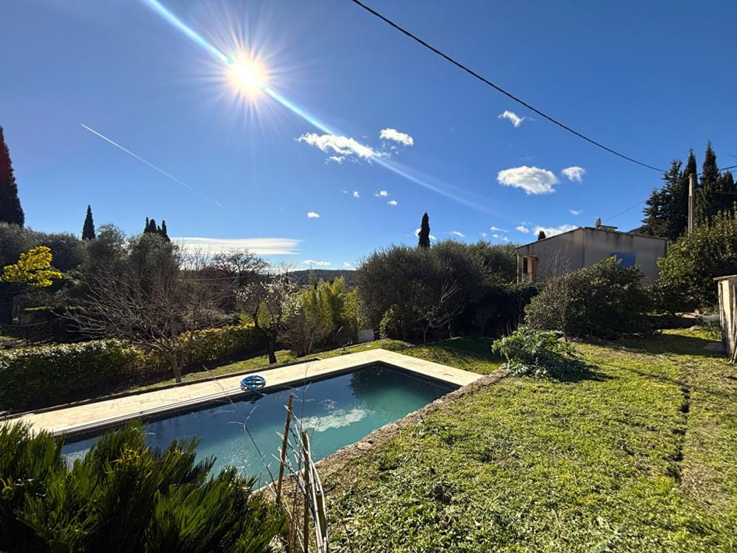 Maison individuelle avec piscine et dépendances - à pied du village de Peymeinade