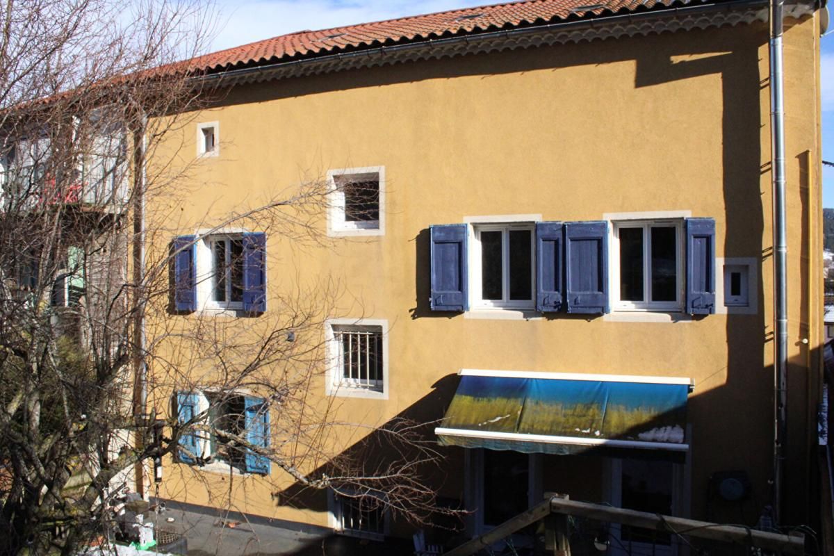 Maison avec jardin , garage et appartement indépendant