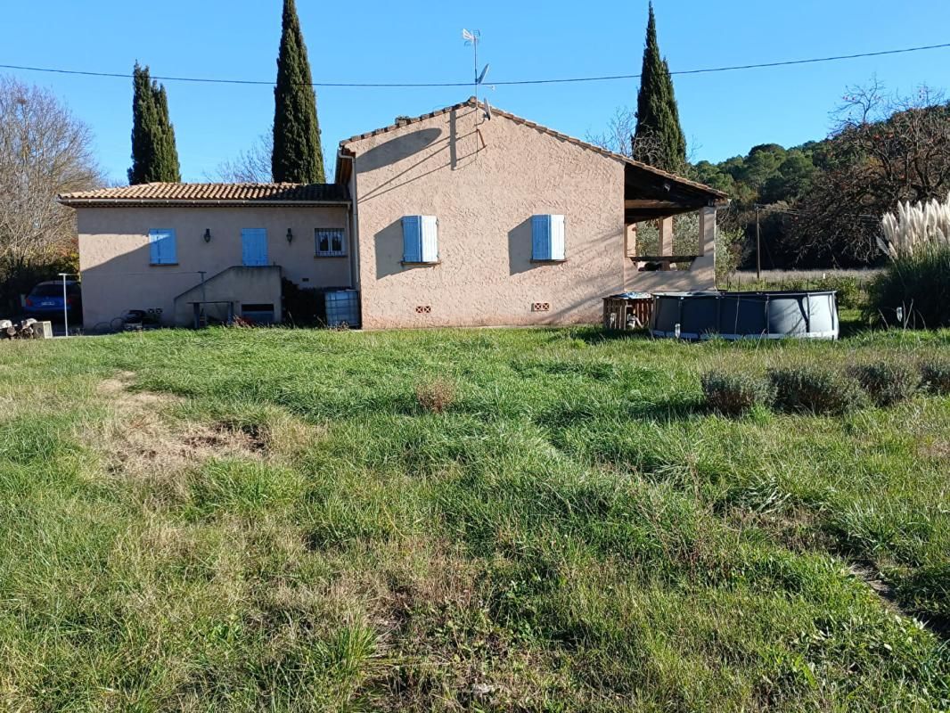 Maison T5 de 161m², terrasses et garage sur 2075m² de terrain - LE VAL