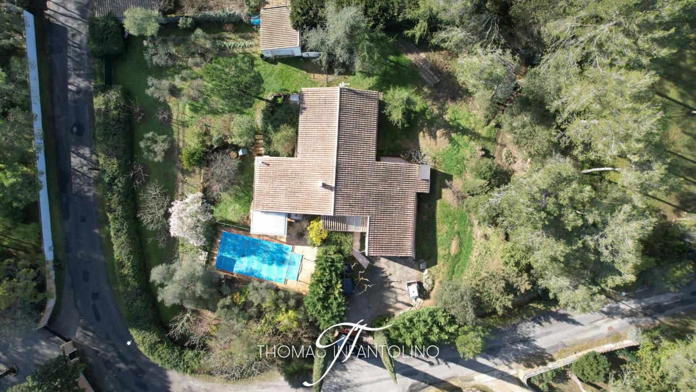 EN EXCLUSIVITE - MAISON D'ARCHITECTE - 3 CHAMBRES - MEZZANINE - PISCINE - 2 GARAGES