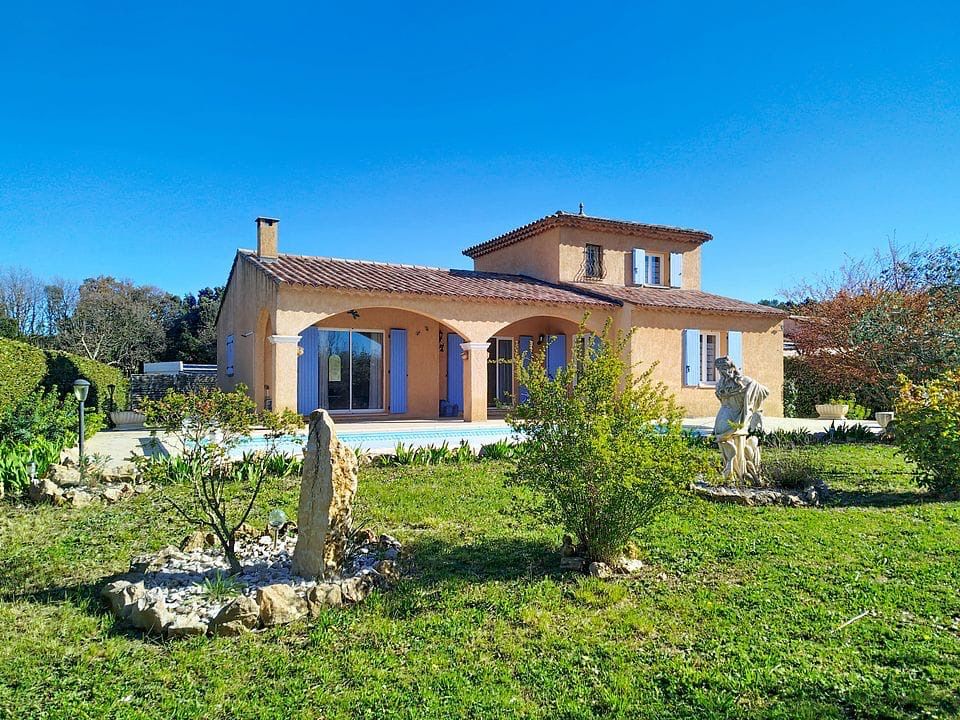 Maison Regusse 4 pièce(s) 102 m2 avec piscine et garage