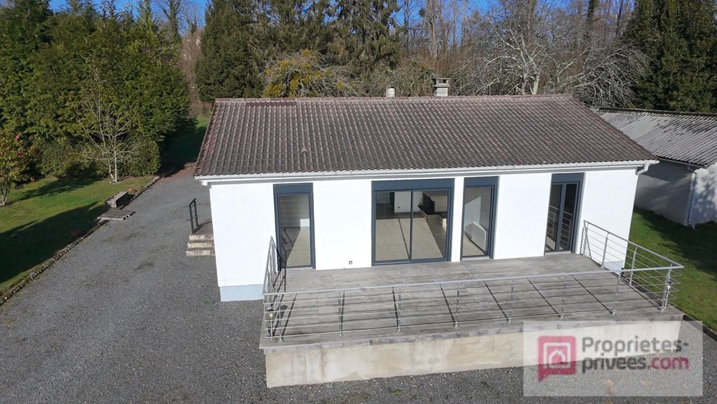 Jolie maison et ses annexes aux portes de Pont L'Evêque, vue dégagée