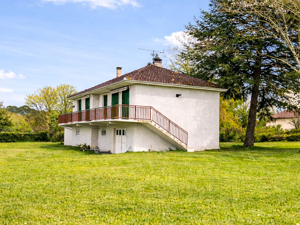 Maison lumineuse 110m² avec fort potentiel d'agrandissement, jardin arboré de près de 7000m², 5 pièces, 2 chambres- 46350 Masclat