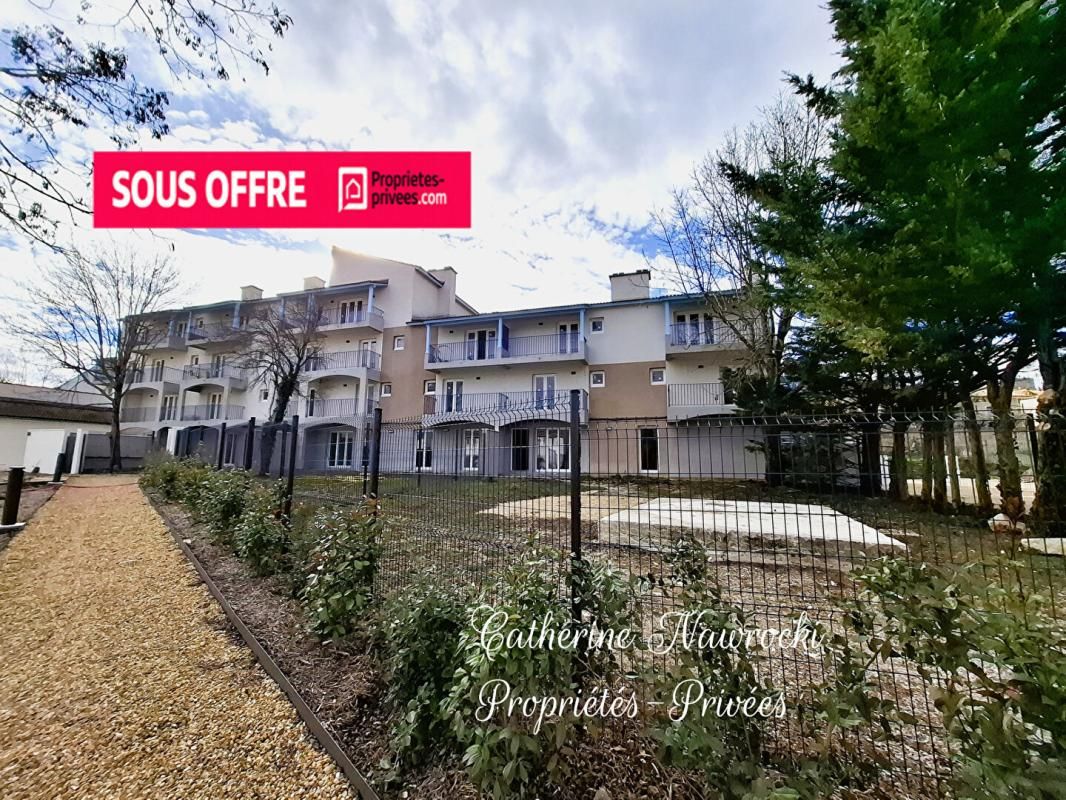 Saint-Christol (84), Appartement 93 m², mezzanine 7 m², combles à aménager, balcons, Fort potentiel 72 000