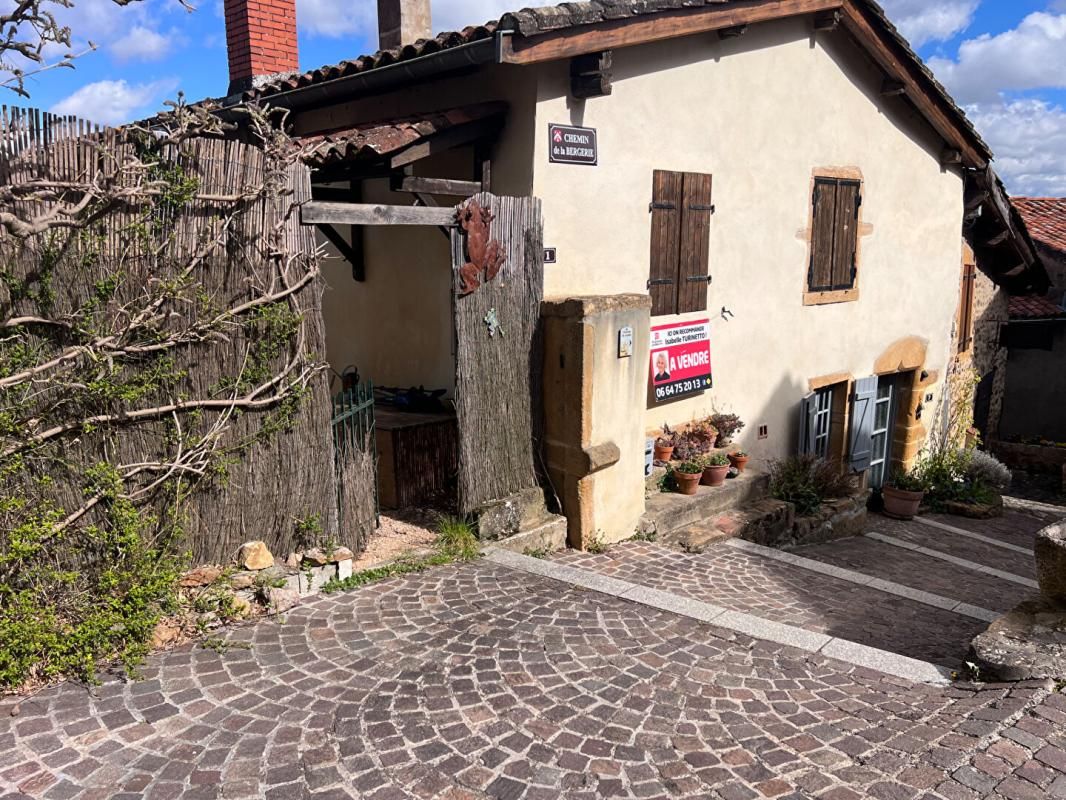 TERNAND. maison ancienne 100m2 avec petite terrasse