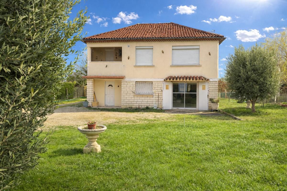 A vendre, maison à fort potentiel située à CHAMPCEVINEL 24750