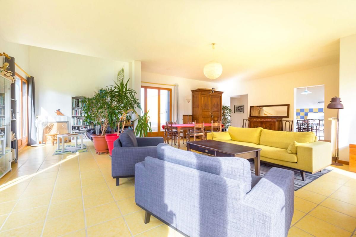 Ensemble immobilier sur terrain constructible à Pasques