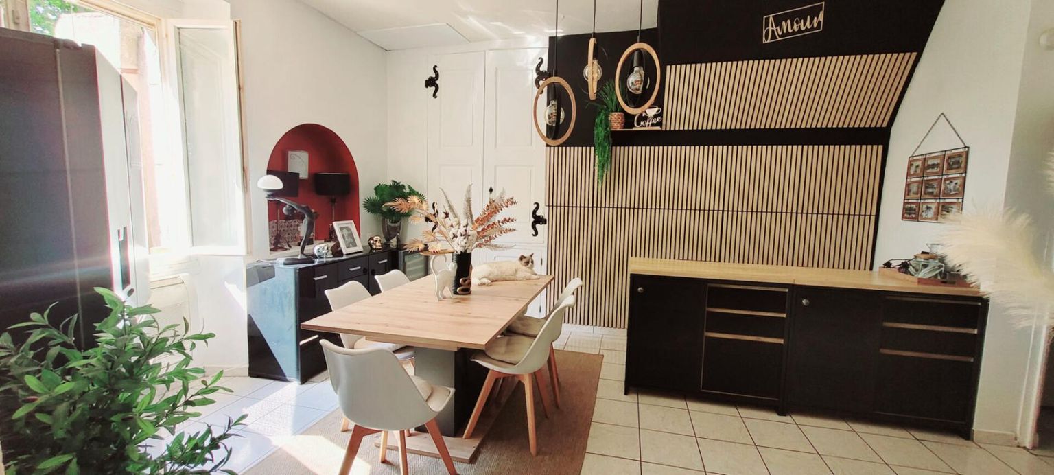 BIEN RARE - MAISON T5 DE CARACTÈRE - PLAFOND SEIGNEURIAL XIIIe - FABREZAN -170 000