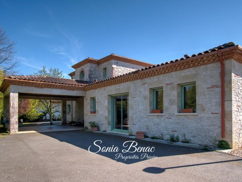 TOIULOUSE - LEGUEVIN - Maison 6 pièces de 238 m2 - Dépendance de 180 m2 terrain de 6800 m2