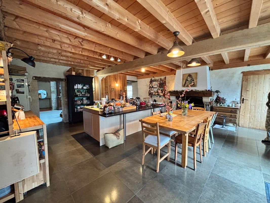 Maison en Pierre 278m2 - Village proche Creon 10 pièce(s)