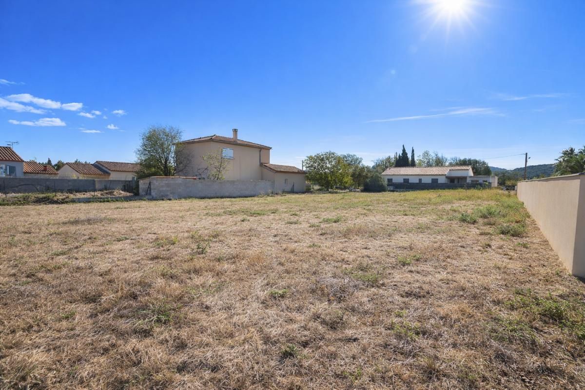 Terrain constructible hors lotissement 785 m²